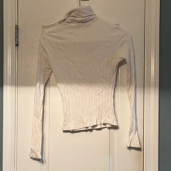 SHEIN White Ribbed Long Sleeve Turtleneck Top Women’s Small Used - Picture 3 of 4